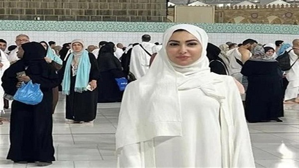  ميريهان حسين تؤدي مناسك العمرة