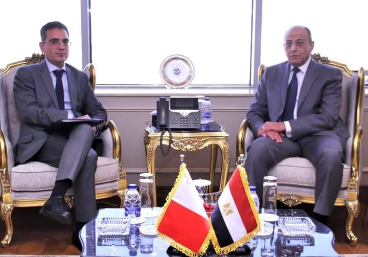 وزير الطيران يبحث مع سفير مالطا عددا من الموضوعات المشتركة فى مجال النقل الجوى 



