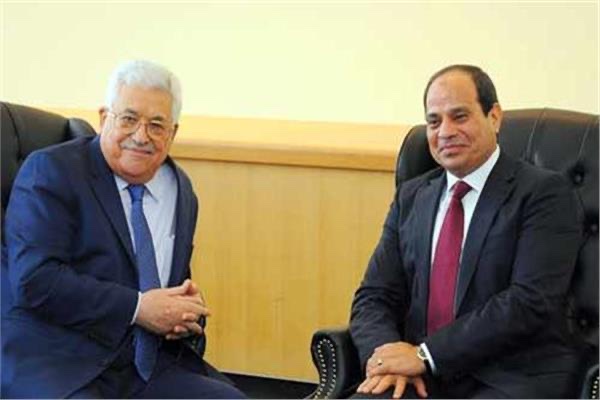 أبو مازن  يهنئ الرئيس السيسي ويشيد بالدعم المصري الدائم للشعب الفلسطيني
