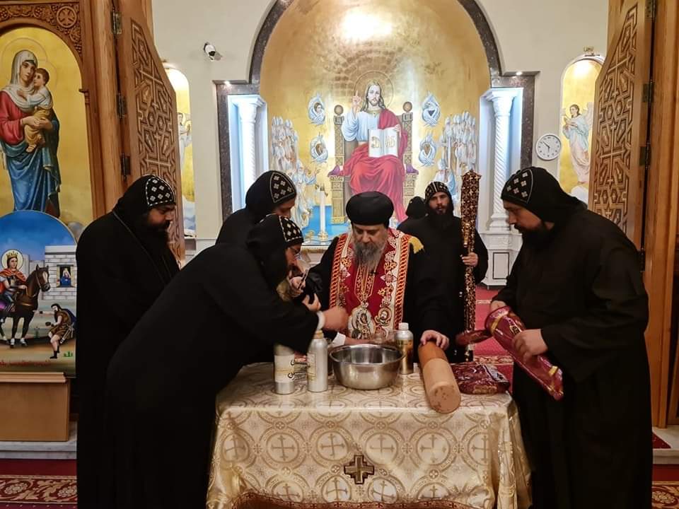أسقف سوهاج يحتفل بعشية عيد «ساويرس الأنطاكي» بالخطاطبة