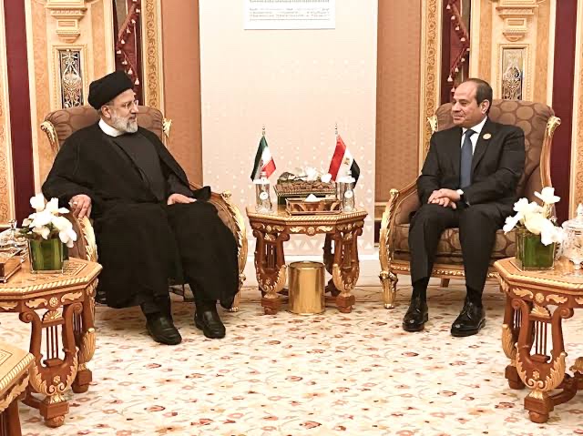 السيسي يتلقي تهنئة من رئيسي ويناقشان مسار القضايا العالقة بين مصر وإيران