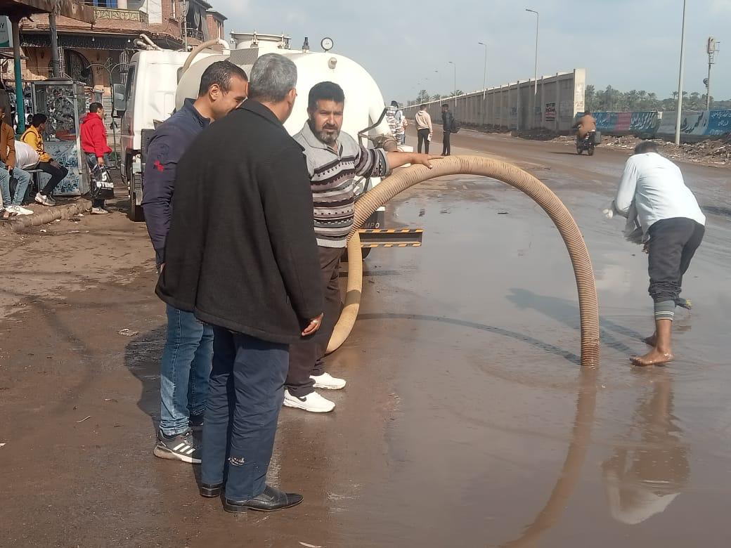 متابعة حالة الشوارع الرئيسية بوحدة نوي والطريق العام بشبين القناطر لتحسين حركة المرور