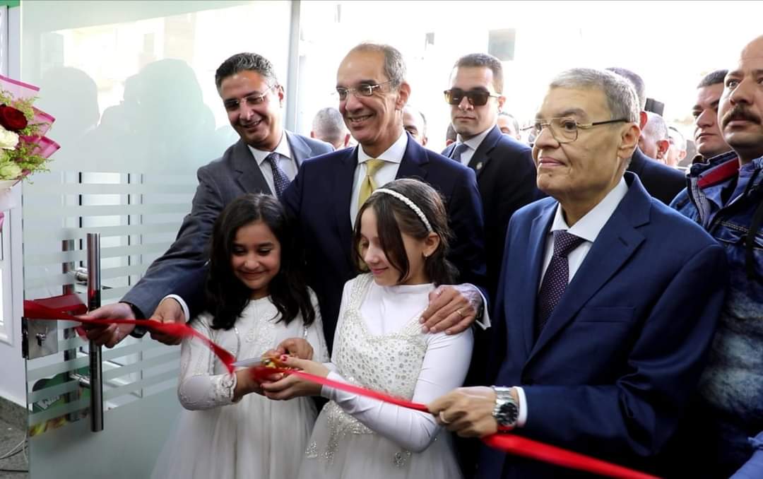 وزير الاتصالات ومحافظ المنيا يفتتحان مكاتب بريد مغاغة ومطاى