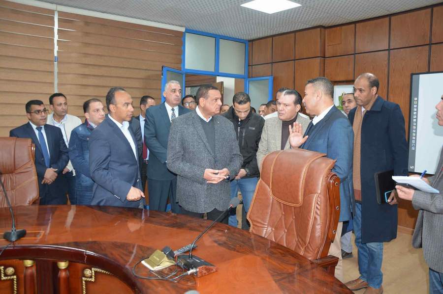 وزير التنمية المحلية يختتم زيارته للمنيا بتفقد غرفة العمليات و إدارة نظم المعلومات ووحدة المتغيرات المكانية بمبني المحافظة