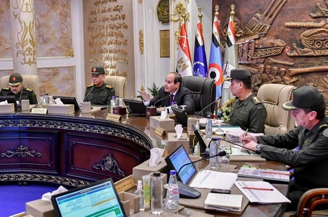 بالصور.. الرئيس السيسي يشهد اختبارات المتقدمين للالتحاق بعدد من الوظائف التابعة لوزارة النقل