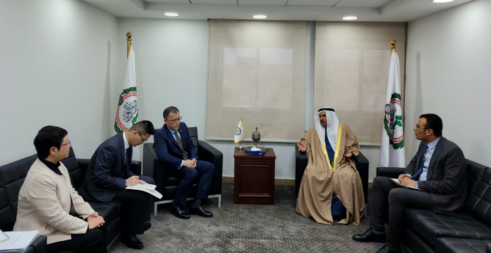 القائم بأعمال السفير الصيني: بكين تهتم كثيراً بتعزيز علاقاتها مع الدول العربية والعمل على استقرار المنطقة