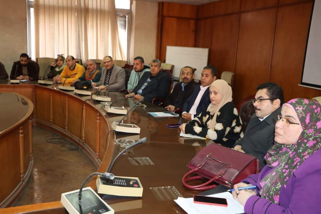 جامعة المنوفية تبحث سبل تفعيل الفكر الرأس مالي بالورش الإنتاجية  
