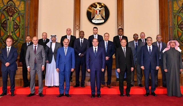 خلال لقاء مع أعضاء اتحاد الصحفيين العرب .. السيسي يؤكد أهمية العمل العربي الجماعي في التعامل مع الأزمات القائمة