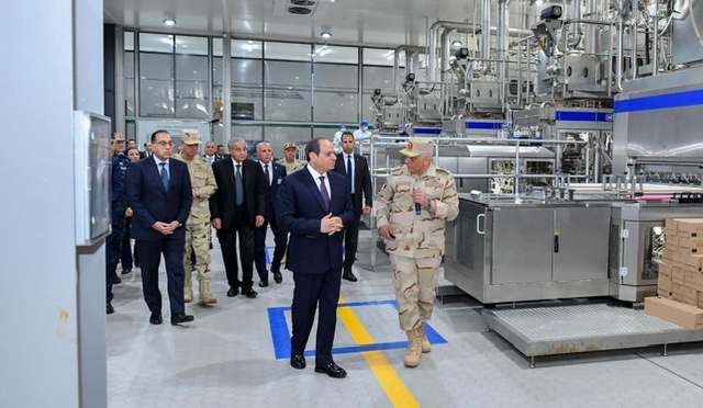 بالصور.. الرئيس السيسي يفتتح مجمع الصناعات الغذائية 