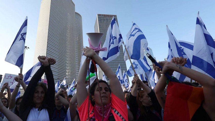 قلقٌ في المستعمرة. صراع إسرائيل الداخليّ من وجهة نظر فلسطينيّة