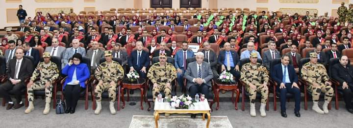 قوات الصاعقة تستقبل عدد من طلبة الجامعات وتكرم مجموعة من أسر الشهداء