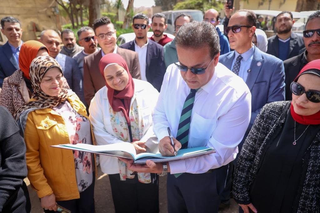 وزير الصحة: دمج خدمات الصحة النفسية ضمن برامج الرعاية الأولية في الوحدات الصحية والمراكز الطبية