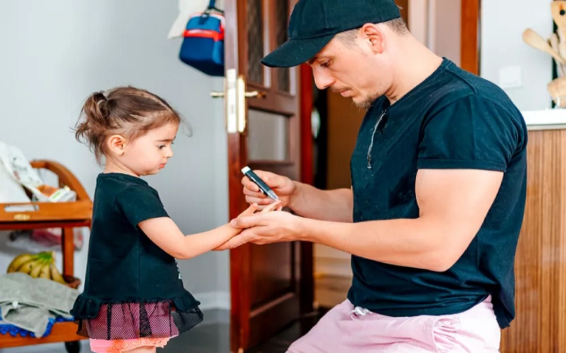 نصائح لأولياء أمور الأطفال المصابين بالسكري الوراثى وكيف يعتنون بهم أثناء الدراسة

