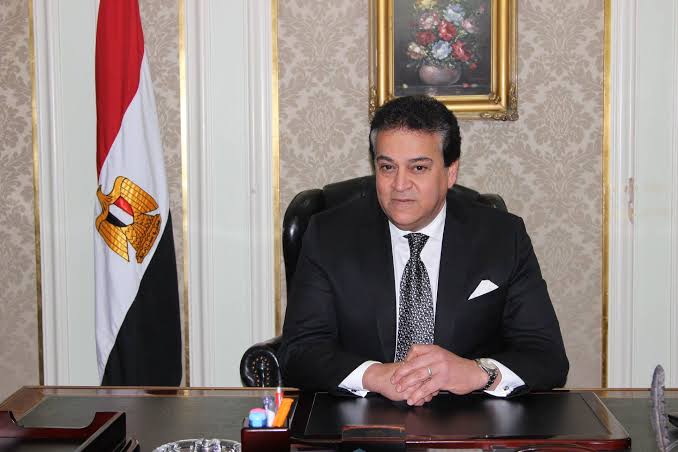 وزير الصحة يصدر قرارا بتشكيل لجنة لدراسة تحسين أحوال الأطباء
