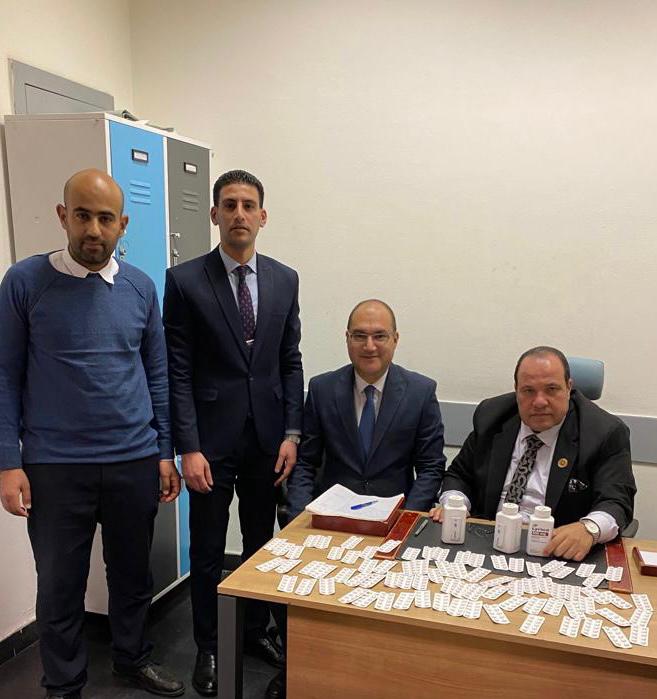 ضبط راكب أجنبي من اصل مصري بحوزته كمية متنوعة من العقاقير المدرجة بجداول المخدرات