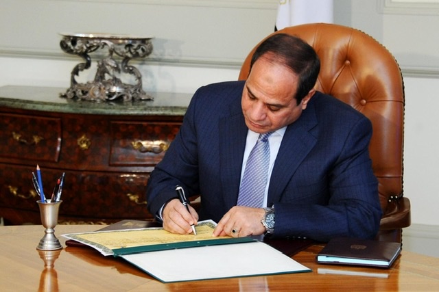 الرئيس السيسي يهنئ أبناء مصر بالخارج بمناسبة عيد الفطر المبارك
