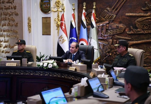 بالصور.. الرئيس السيسي يشهد اختبارات المتقدمين للالتحاق بوظائف وزارة التربية والتعليم 