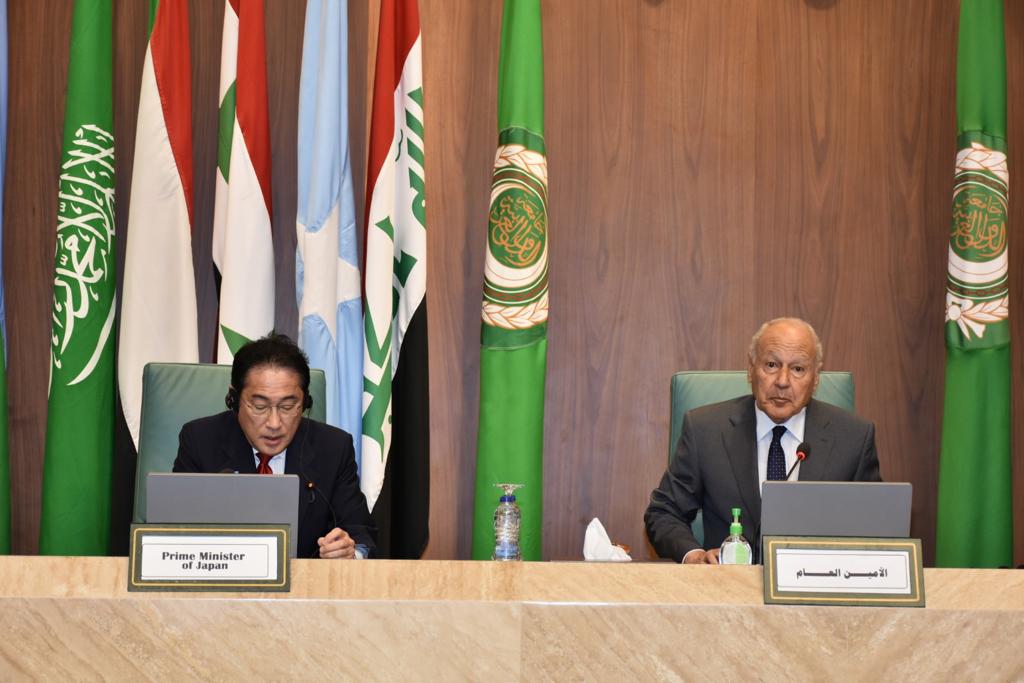 رئيس وزراء اليابان: سنعمل مع الجامعة العربية لتأكيد احترام سيادة الدول ووحدة أراضيها