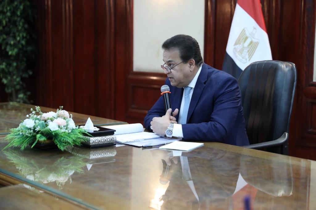 وزير الصحة يوجه بدراسة توحيد البرامج التدريبية للعاملين ببنوك الدم وفقًا لأحدث الأساليب العالمية