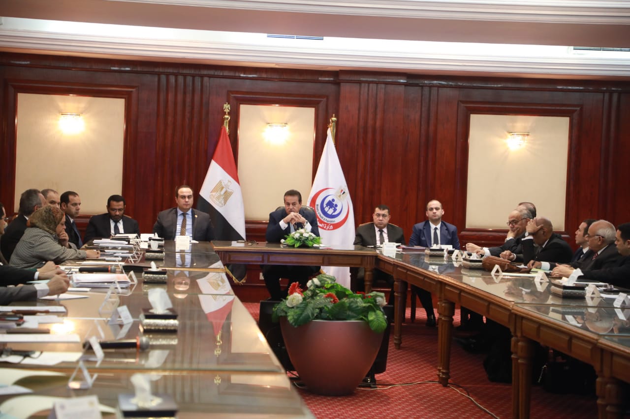 وزير الصحة يوجه مديري مديريات الشئون الصحية بالمحافظات بوضع ملف السكان وتنظيم الاسرة على رأس أولويات العمل