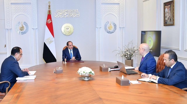 السيسي يطلع على تطورات العمل في سد 