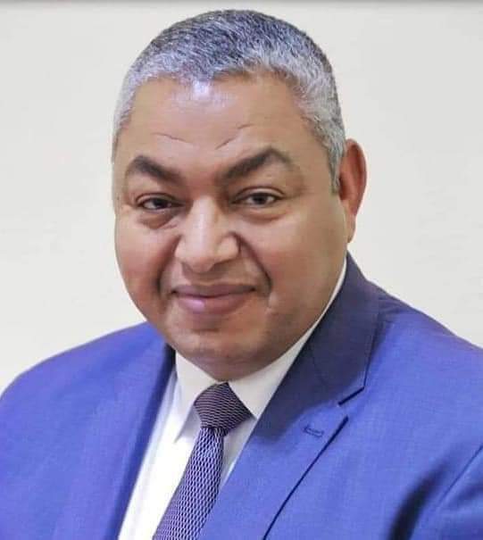 المشير حفتر والرئيس اليمنى وزعماء عرب يقدمون واجب العزاء فى الكاتب الصحفي محمود بكرى

