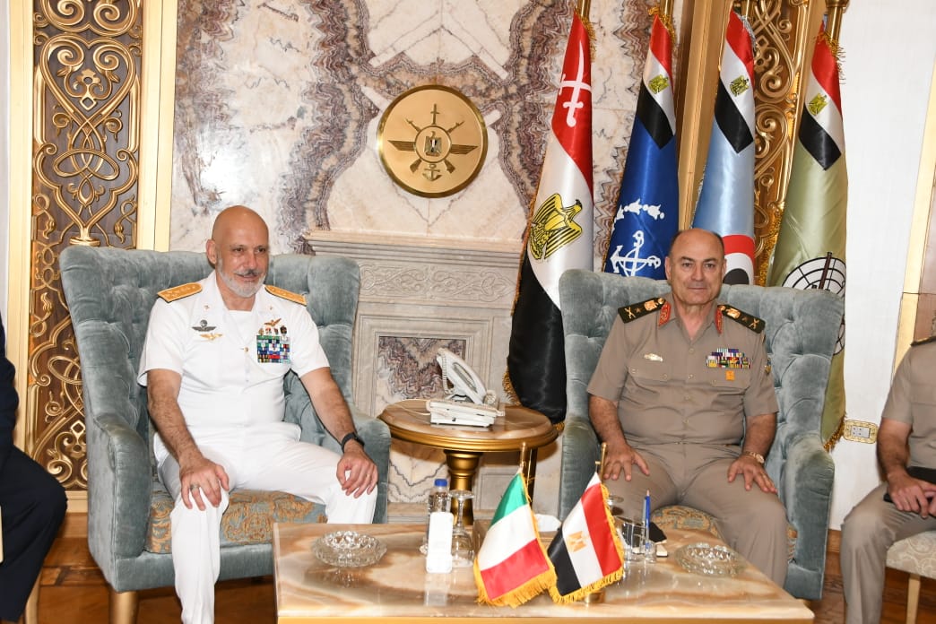 رئيس الأركان يبحث مع نظيره الإيطالي والعلاقات العسكرية الثنائية وسبل تعزيز آفاق التعاون المشترك