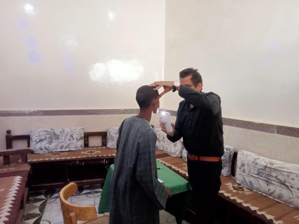 قافلة شاملة لجامعة جنوب الوادي بقنا تنجح فى علاج 660 مواطن بالمجان 


