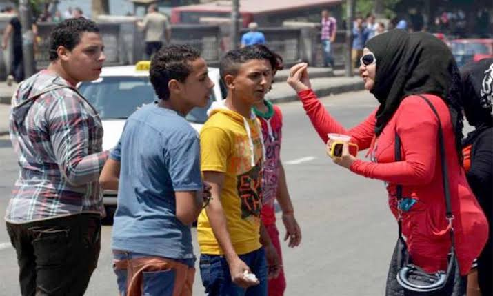 الحكومة توافق على تغليظ عقوبة التعرض للغير والتحرش والتنمر

