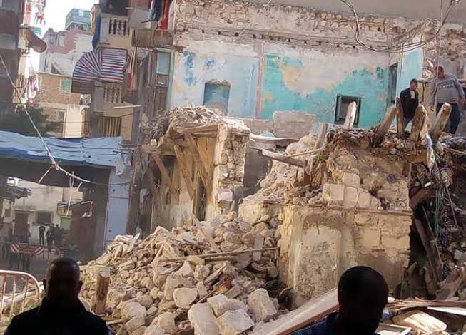 مصرع وإصابة ١٣ فى انهيار من ل بقنا