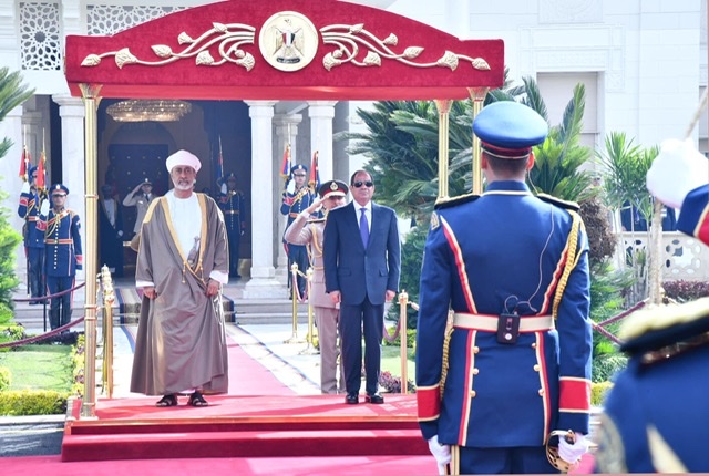 بالصور.. مراسم استقبال السيسي لـ سلطان عُمان بعزف السلامين الوطنيين واستعراض حرس الشرف