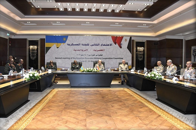 رئيس الأركان يبحث مع نظيره الرواندي أنشطة ومجالات التعاون العسكرى ونقل وتبادل الخبرات
