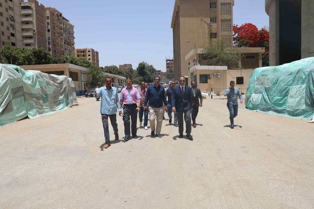 نائب محافظ المنيا، يتابع انتظام أعمال توريد محصول القمح بصومعة نفرتيتي بدماريس