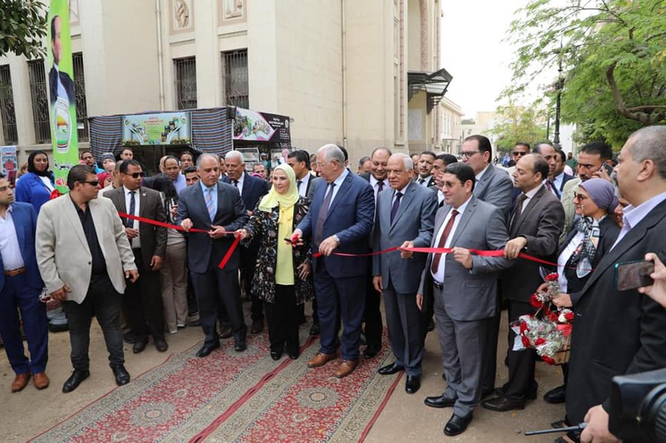 وزير الزراعة يفتتح معرض الزهور بالمتحف الزراعي
