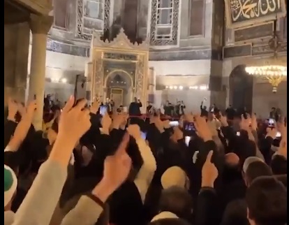 بالفيديو.. تكبيرات المصلين تغمر مسجد 