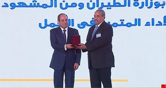 تكريم نماذج مشرفة من العاملين السابقين بقطاع الطيران فى احتفالية عيد العمال

