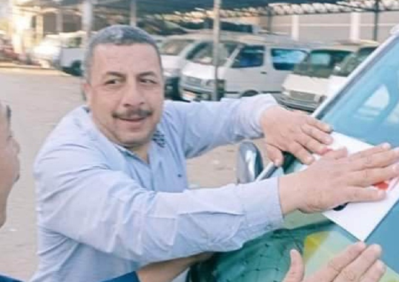 رئيس مجلس مدينة المنشاه بسوهاج يوقف سائق سيارة كسح فرغت حمولتها بالشارع