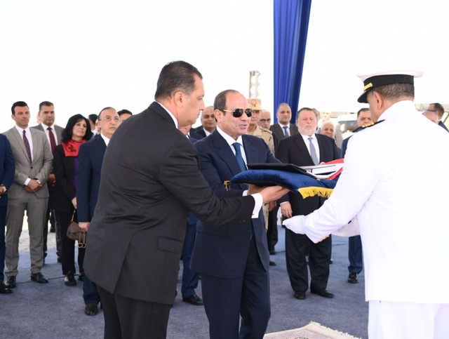 بالصور.. السيسي يشهد افتتاح محطة 