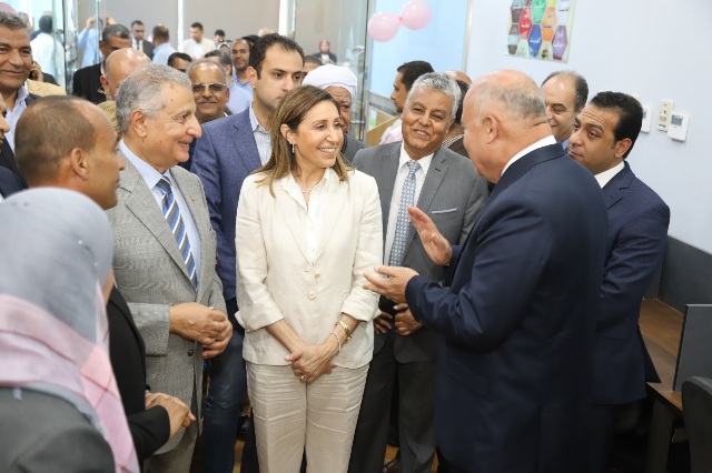 ضمن الاحتفال بذكرى ثورة الثلاثين من يونيو .. وزيرة الثقافة تفتتح 