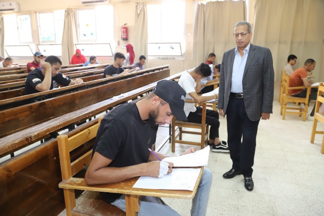 تواصل الامتحانات بجامعة جنوب الوادى فى 12 كلية 

