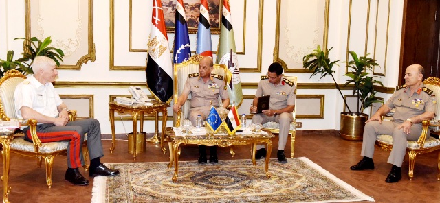 وزير الدفاع يبحث مع اللجنة العسكرية الأوروبية تطورات الأوضاع والمستجدات على الصعيدين الإقليمى والدولى