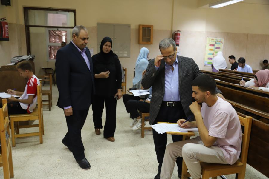 16 ألف طالب يؤدون الامتحانات بجامعة جنوب الوادى اليوم

