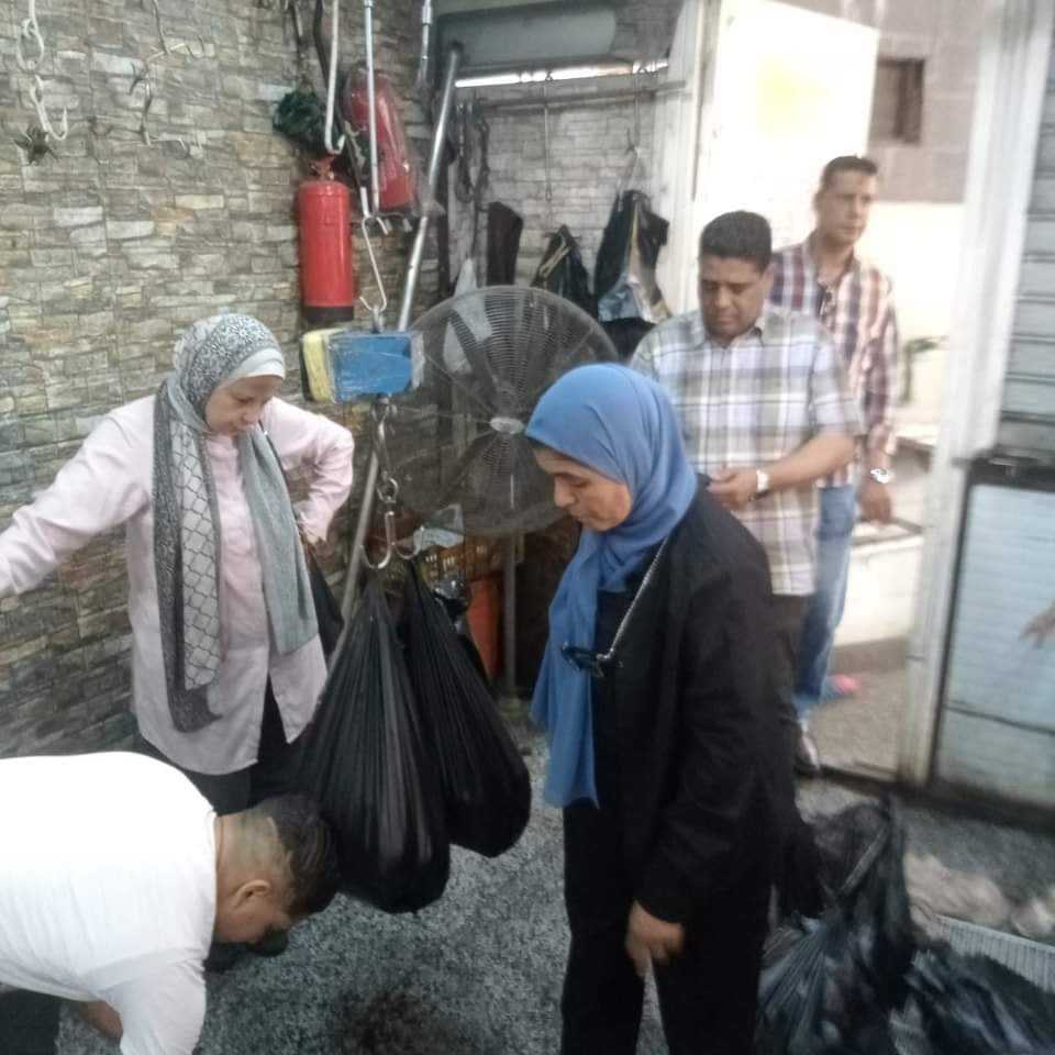 قبل عيد الاضحى.. حي الموسكي يضبط 125 كيلو جرام لحوم فاسدة وتحرير محاضر للمخالفين