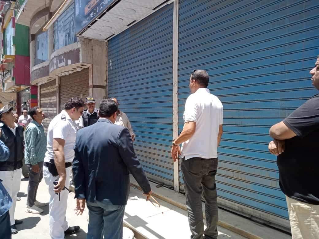 غلق 8 معارض بدون ترخيص وإيقاف أعمال تحويل شقة من سكنى إلى تجارى بحى غرب مدينة المنيا