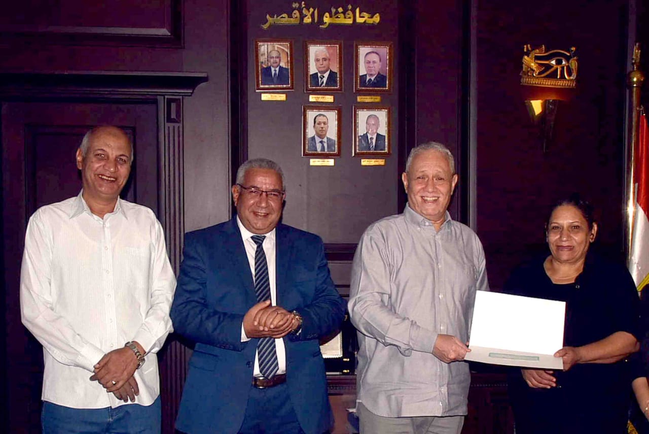 تكريم الأم المثالية بالأقصر 