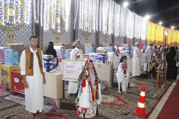 المنطقة الغربية العسكرية تلتقي مع شيوخ وعواقل مطروح وتنظم حفل زفاف جماعى لعدد 200 شاب وفتاة