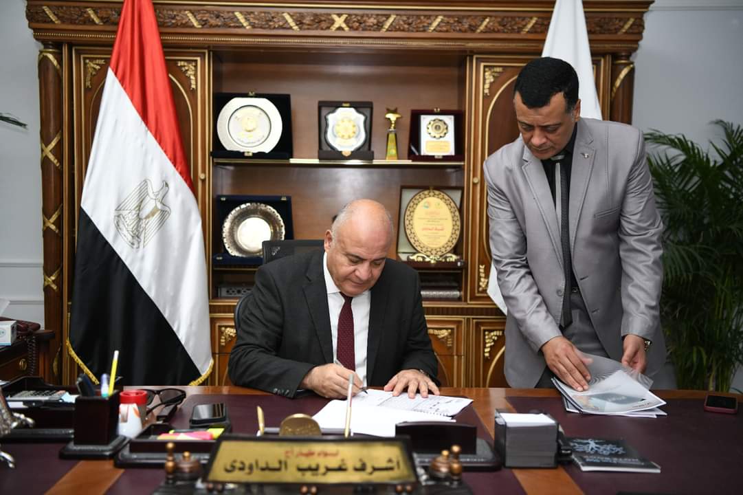 محافظ قنا يعتمد نتيجة الإعدادية بنسبه نجاح بلغت 86.12 بالمئة

