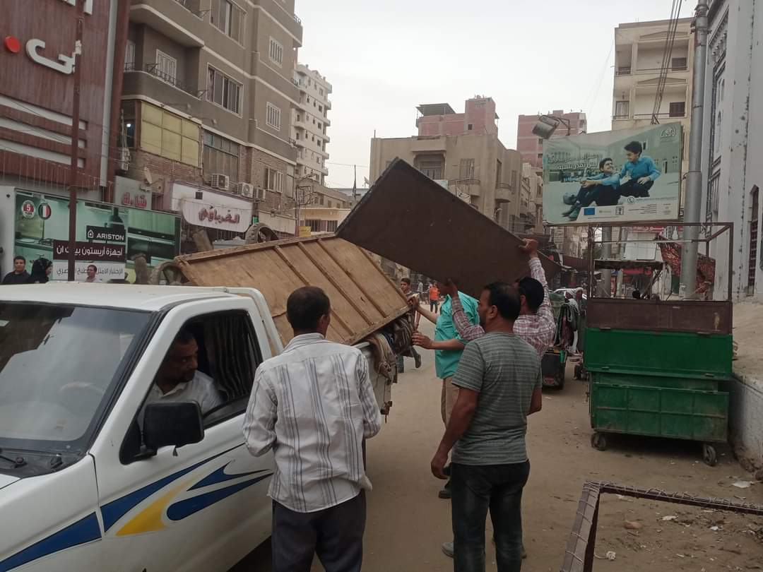 تحرير 117 محضراً خلال حملة لإزالة الإشغالات بشوارع ملوى بالمنيا