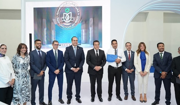 اجتماعات وجلسات نقاشية مكثفة مع شركاء النجاح الدوليين بجناح هيئة الرعاية الصحية 
