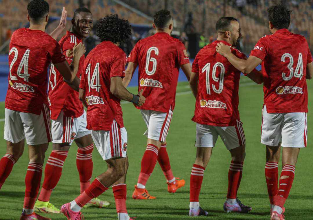 الأهلي يسحق الزمالك برباعية مقابل هدف في ليلة القمة 



